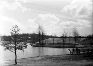 Amphitheatre with the campus lake, 1941