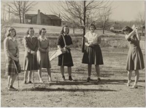 WC students on the campus golf course, 1940