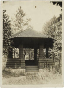 Summer House at the entrance to Peabody Park, 1915