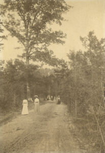 Students walking in Peabody Park during Walking Period